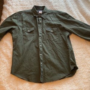 Wrangler Xl ranch wear button up shirt Forrest green. Very durable thick cotton.